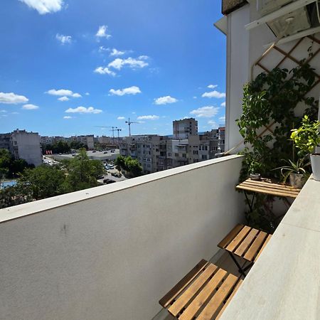 Cozy Apartment With Balcony On The Black Sea- Part Of The Family 'Vicki Apart Varna Bagian luar foto