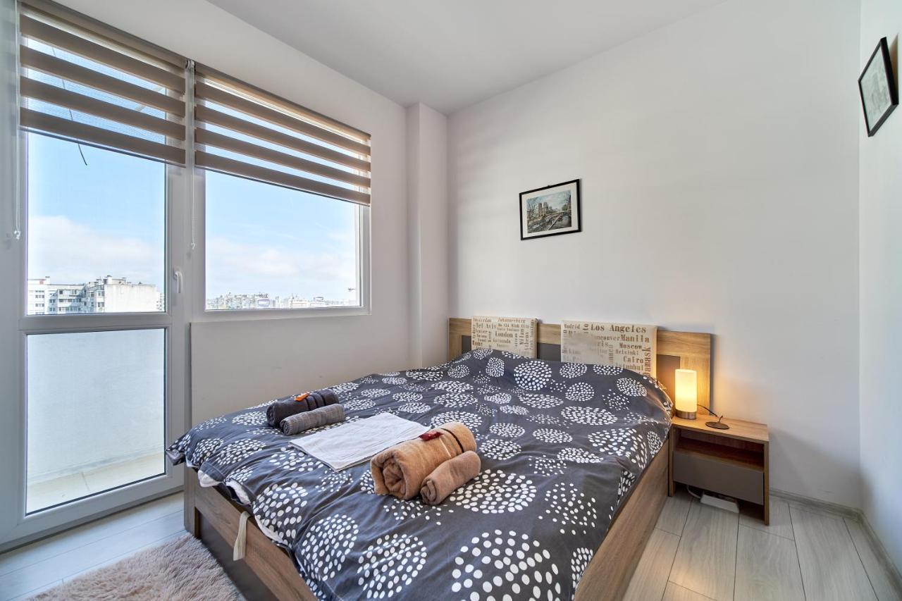 Cozy Apartment With Balcony On The Black Sea- Part Of The Family 'Vicki Apart Varna Bagian luar foto