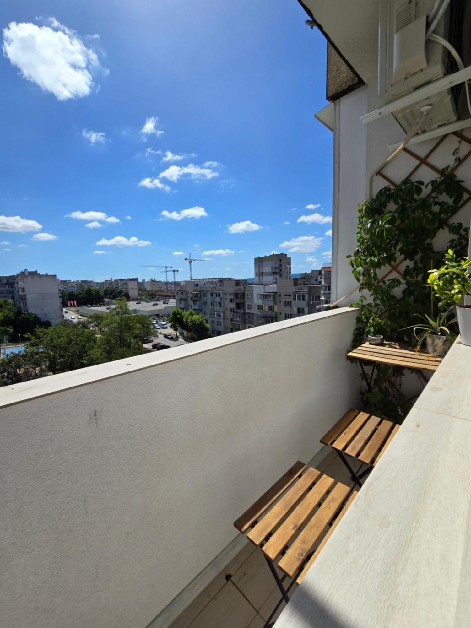 Cozy Apartment With Balcony On The Black Sea- Part Of The Family 'Vicki Apart Varna Bagian luar foto